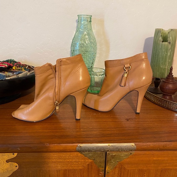Vince Camuto camel peep toe booties - Picture 3 of 4